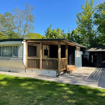 Chalet 'T Rijsterbos Op Camping Met Zwembad! 빌라 외부 사진