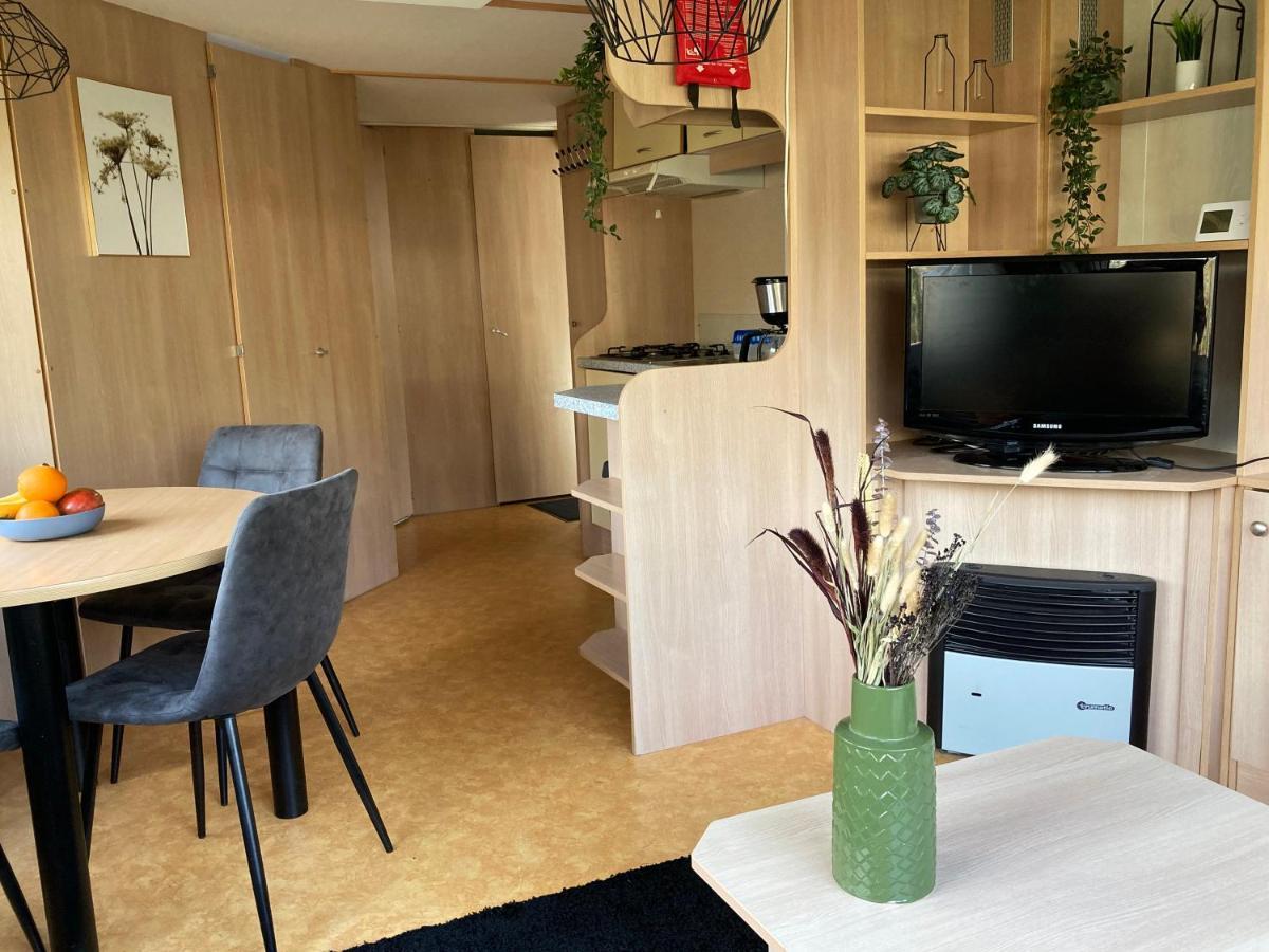 Chalet 'T Rijsterbos Op Camping Met Zwembad! 빌라 외부 사진