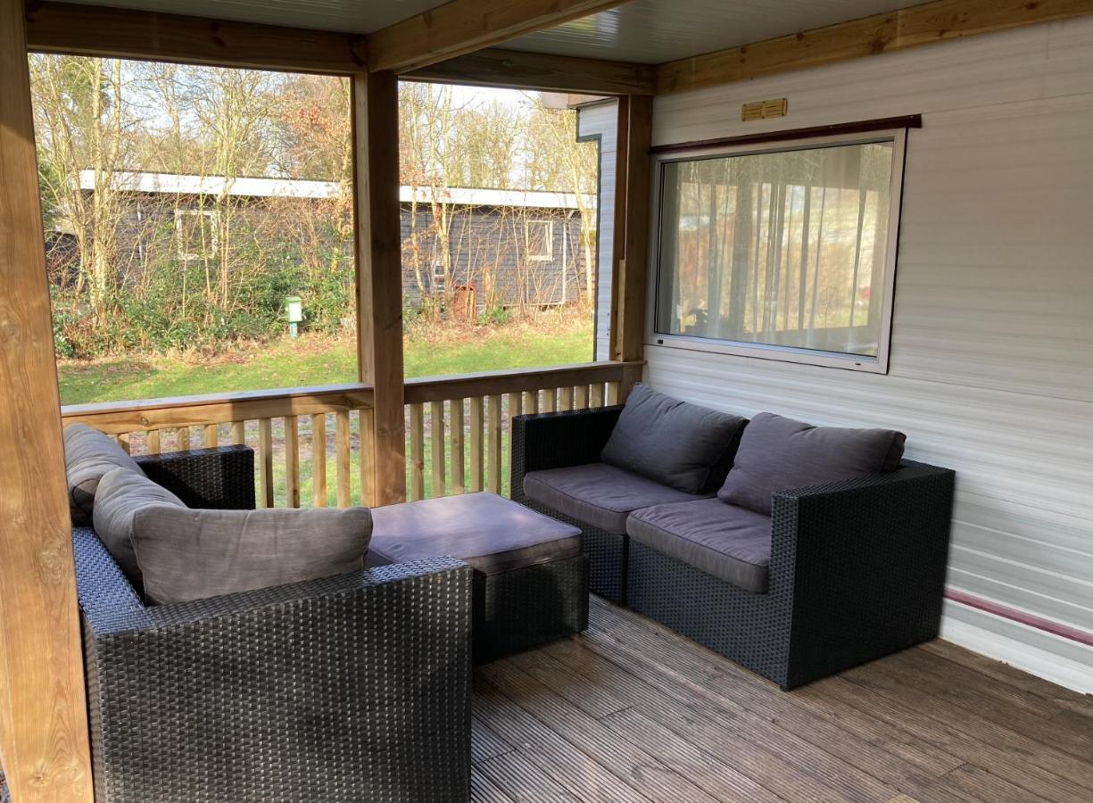 Chalet 'T Rijsterbos Op Camping Met Zwembad! 빌라 외부 사진