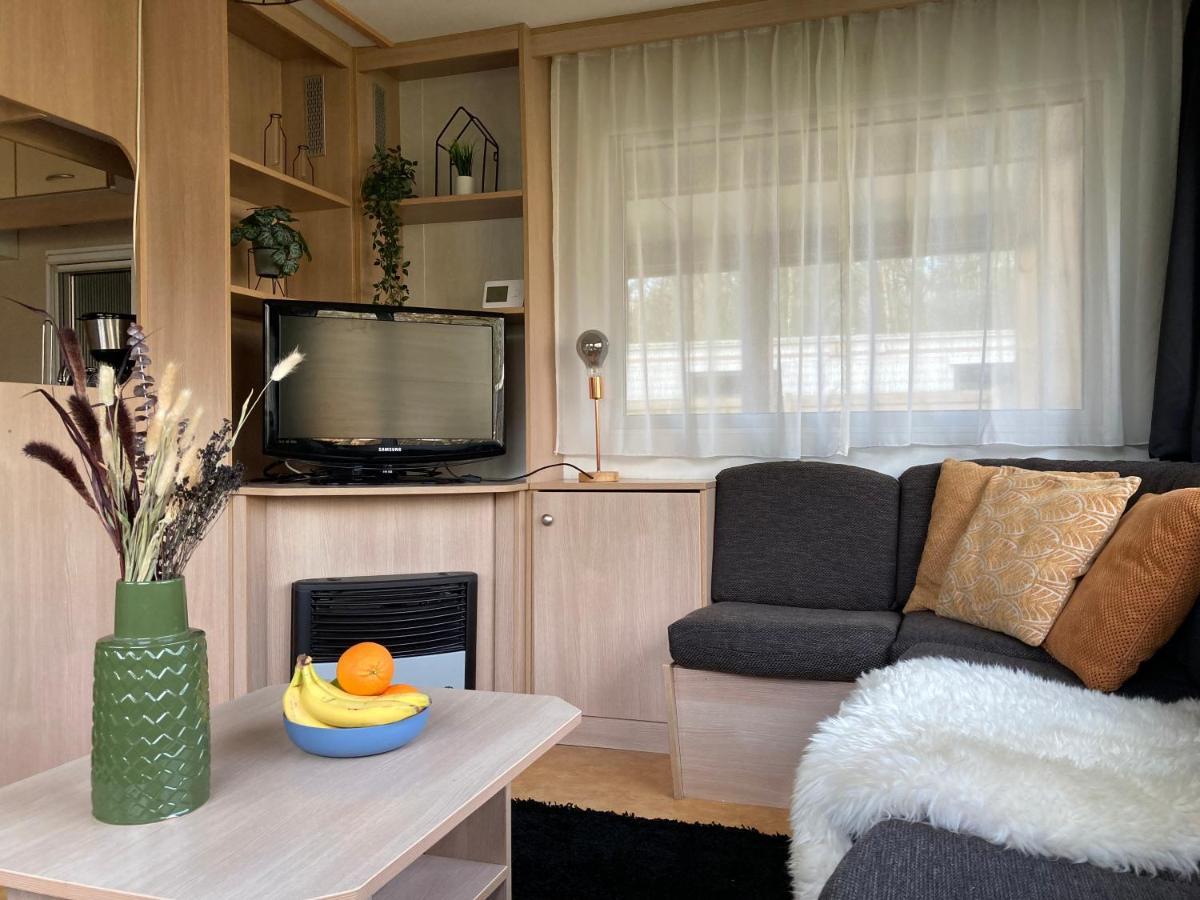 Chalet 'T Rijsterbos Op Camping Met Zwembad! 빌라 외부 사진