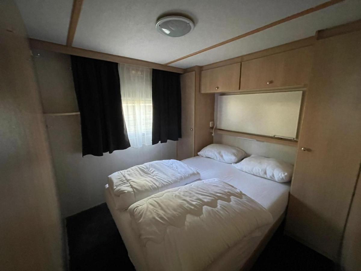 Chalet 'T Rijsterbos Op Camping Met Zwembad! 빌라 외부 사진