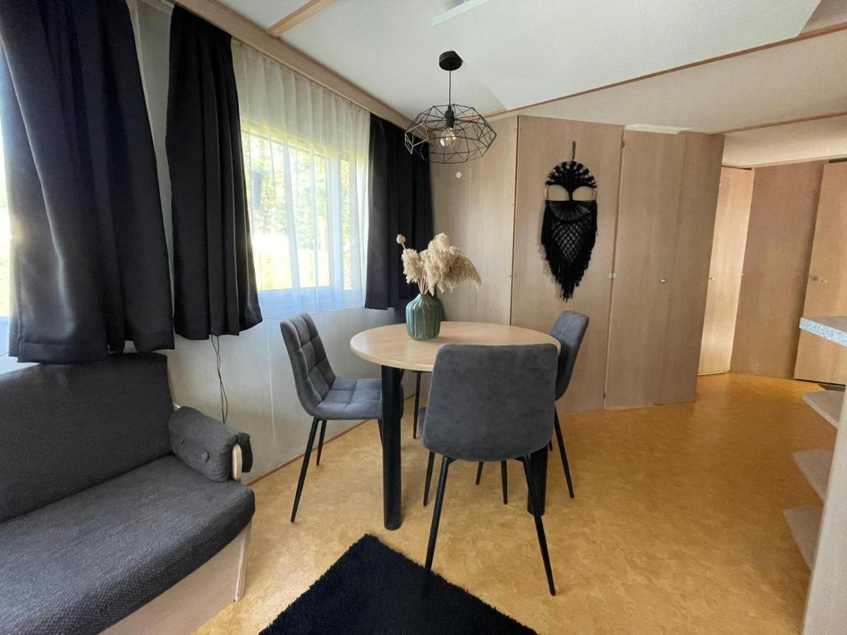 Chalet 'T Rijsterbos Op Camping Met Zwembad! 빌라 외부 사진
