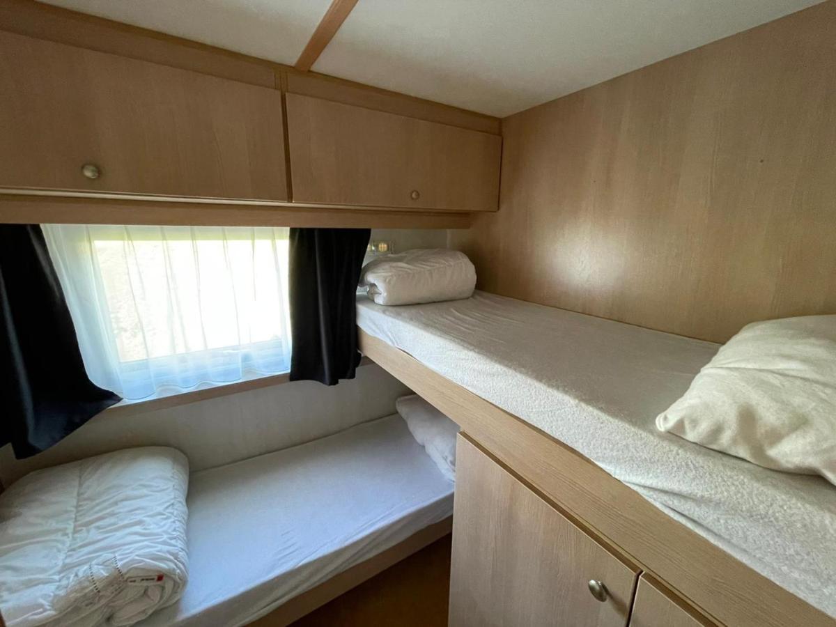 Chalet 'T Rijsterbos Op Camping Met Zwembad! 빌라 외부 사진